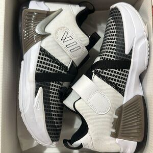 Nike Lebron Witness VII (PS) boys size 1.5Y